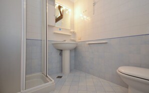 Douche, serviettes fournies