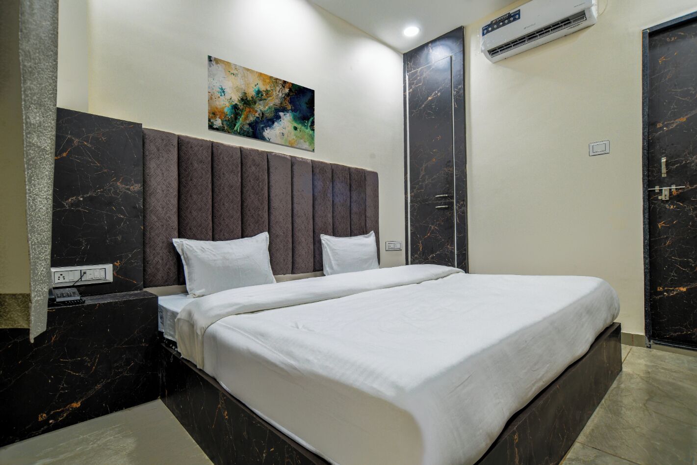 Deluxe Double Room | Rollaway beds, free WiFi, bed sheets