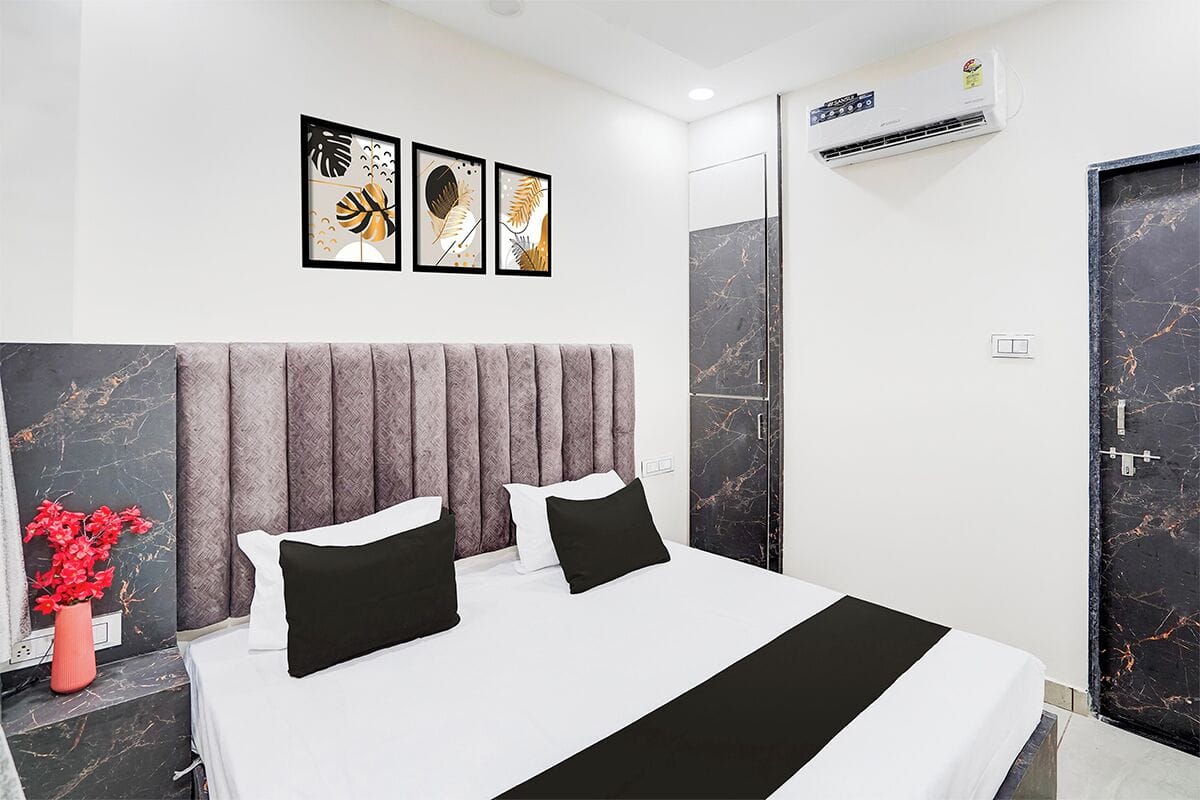 Deluxe Double Room | Rollaway beds, free WiFi, bed sheets