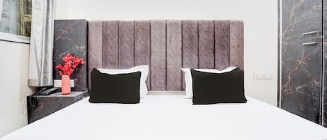 Chambre Deluxe double | Lit dâappoint (supplĂ©ment), accĂšs au Wi-Fi (inclus), literie fournie