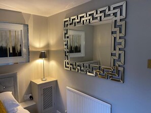 2 bedrooms, iron/ironing board, free WiFi, bed sheets - 2 Bed 'cosy Cottage' Central Bawtry High End Decor (Doncaster)