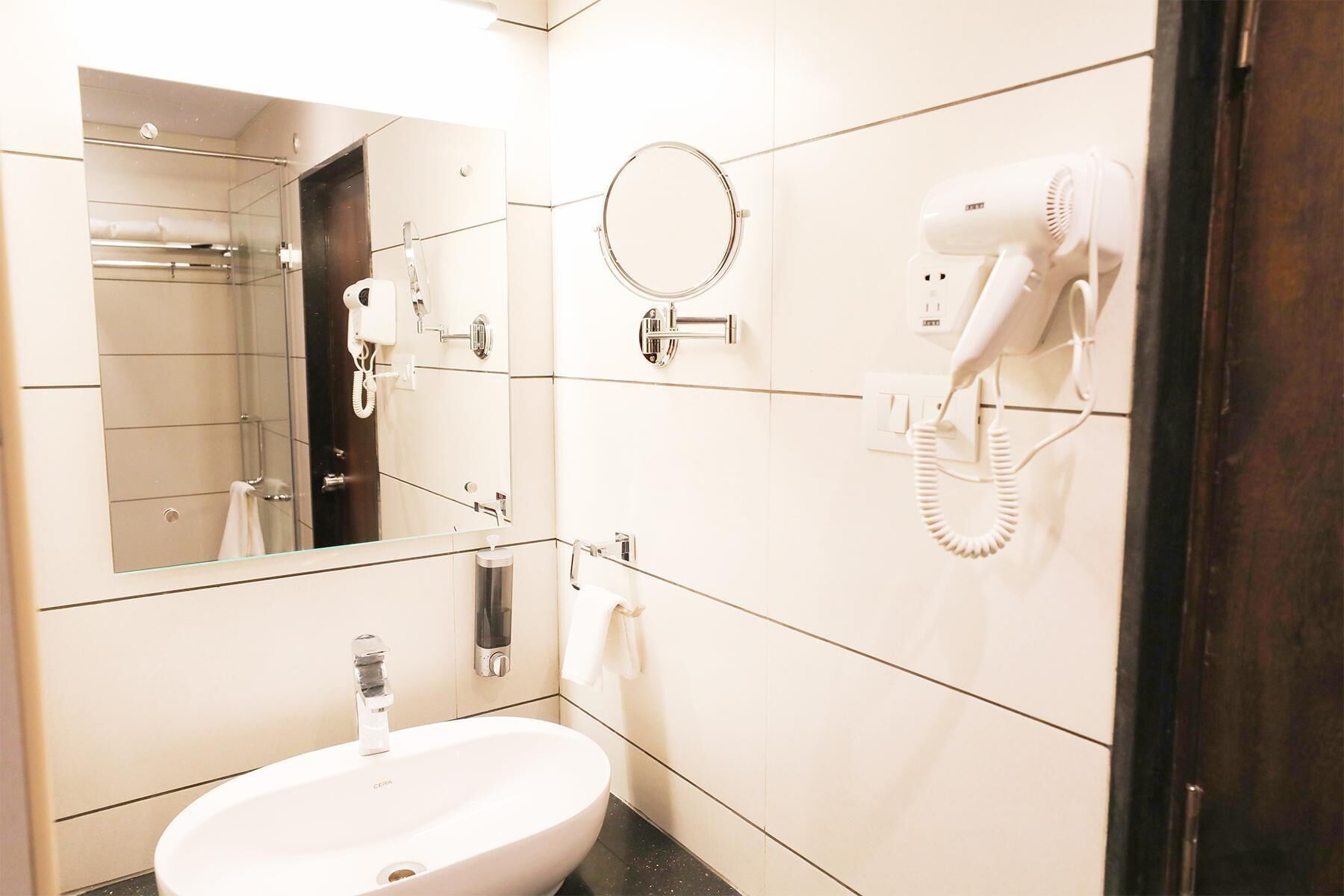 Deluxe Double Room, City View | Bathroom | Shower, hair dryer, slippers, towels