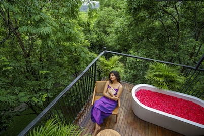 Crystal Kuruva Nature Resort & Spa