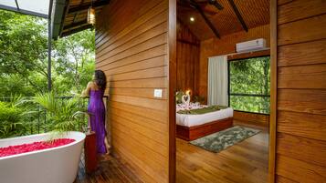 Premium bedding, Select Comfort beds, minibar, laptop workspace