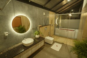 Vila premium | Banheiro | Chuveiro, produtos de toalete grátis