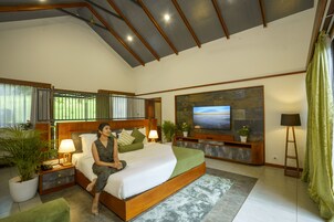 Premium Double Room, Garden View | Premium bedding, Select Comfort beds, minibar, laptop workspace