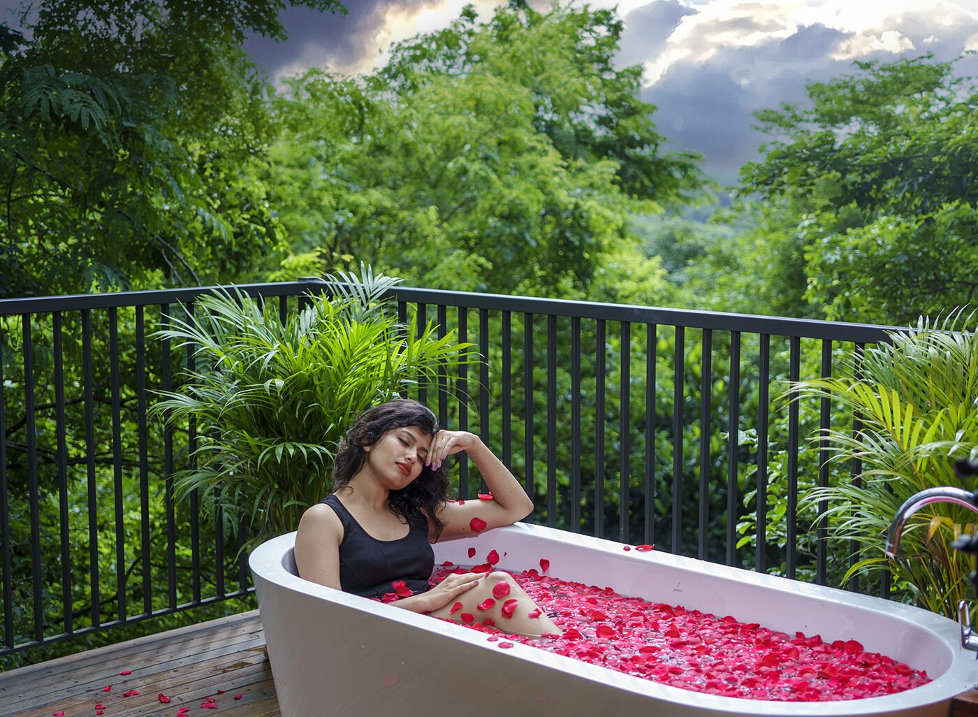 Romantic Tree House | Balcony view