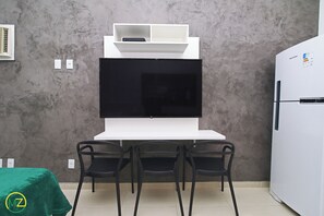 Estúdio econômico | Cortinas blackout, ferros/tábuas de passar roupa, Wi-Fi de cortesia