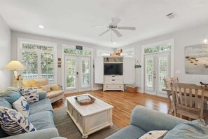 Smart TV - Grove getaway w/ tennis, bikes & 2 pools (Santa Rosa Beach)