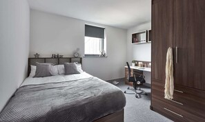 Single Room, Non Smoking | Blackout drapes, iron/ironing board, free WiFi