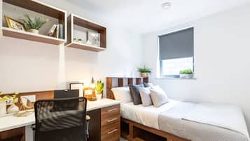 Cortinas blackout, tabla de planchar con plancha y wifi gratis