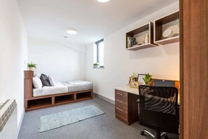 Single Room, Non Smoking | Blackout drapes, iron/ironing board, free WiFi