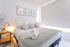 2 bedrooms, desk, iron/ironing board, WiFi - Explore Santiago Family Apt near Santa Lucia (Santiago)