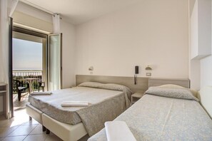 In-room safe, desk, free WiFi - HOTEL AMEDEA (Cervia)