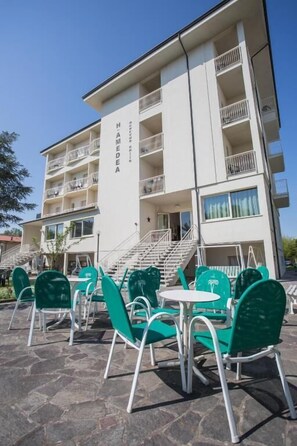 Outdoor dining - HOTEL AMEDEA (Cervia)