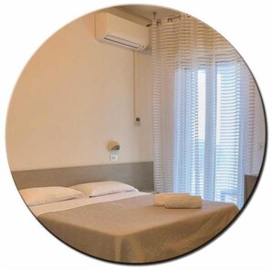 In-room safe, desk, free WiFi - HOTEL AMEDEA (Cervia)