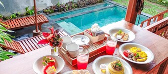 Charming cabin with free floating breakfast