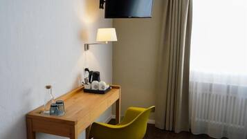 Habitación doble estándar | Cortinas blackout, wifi gratis y ropa de cama