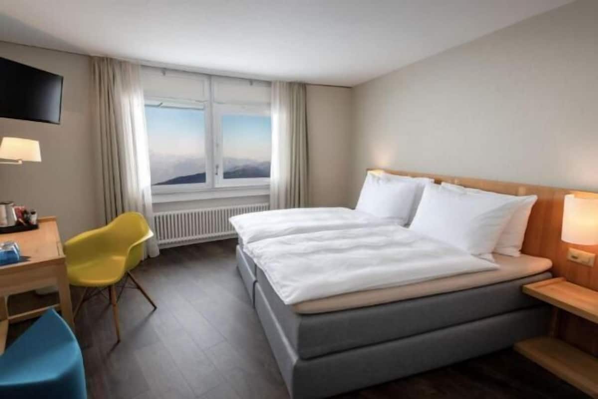 Blackout curtains, free WiFi, bed sheets