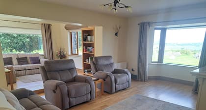 5 Star Overlooking Lake Pets Welcome