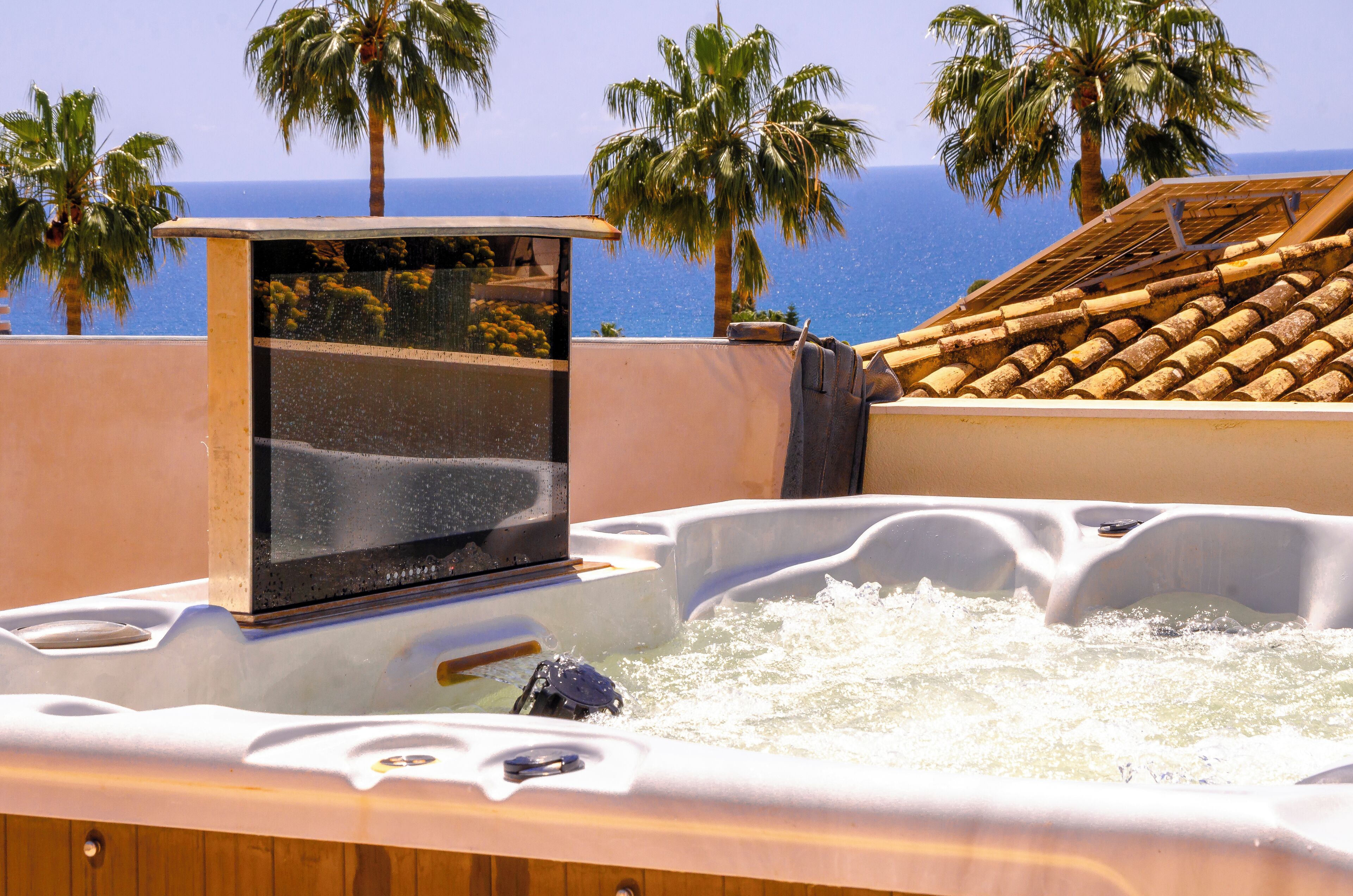 Outdoor spa tub