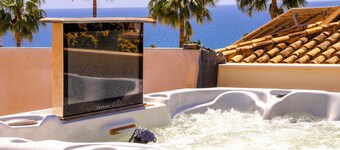 6 bedroom villa with sea views