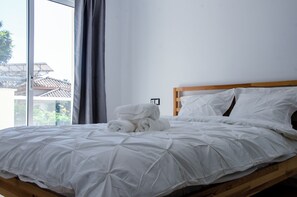 6 bedrooms, iron/ironing board, free WiFi, bed sheets - 6 bedroom villa with sea views (Mijas)