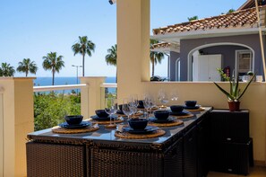 Outdoor dining - 6 bedroom villa with sea views (Mijas)