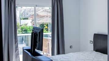 6 dormitorios, tabla de planchar con plancha, wifi gratis y ropa de cama