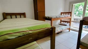 Gemeinsamer Economy-Schlafsaal, Nur Männer | Bügeleisen/Bügelbrett