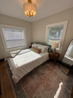 2 chambres, fer et planche à repasser, lit parapluie, Wi-Fi gratuit