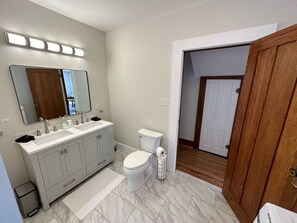 Sèche-cheveux, serviettes fournies