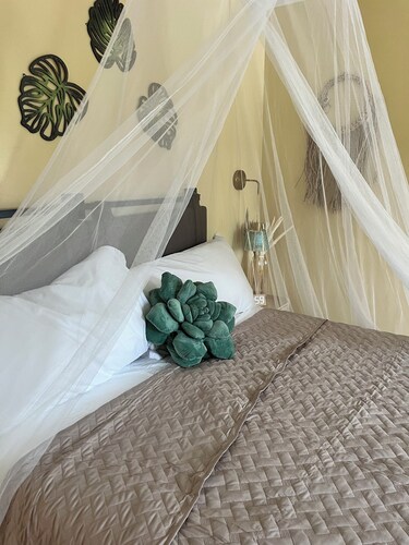 Charming 2-bedroom apartment in amazing St Croix with AC, WiFi