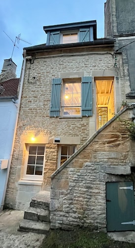  Charming house made of stone, 100 meters from the beach.