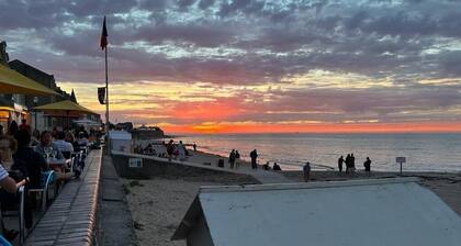 Charming house made of stone, 100 meters from the beach.