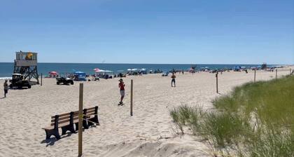 Walk to Beach, Close to Town!