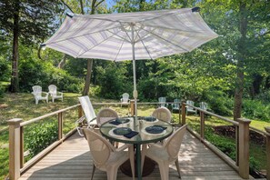 Outdoor dining - Walk to Beach, Close to Town! (Orleans)