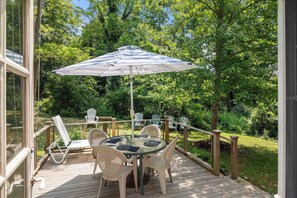 Outdoor dining - Walk to Beach, Close to Town! (Orleans)