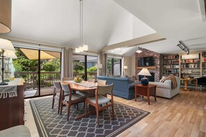 TV, caminetto, studio