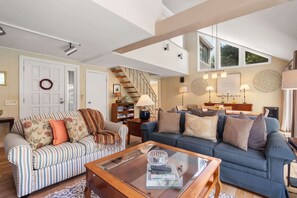 TV, caminetto, studio