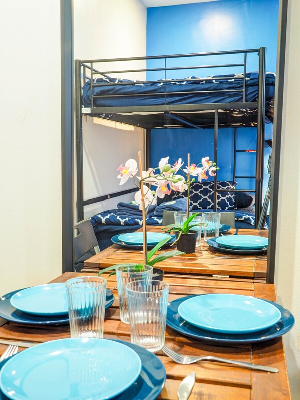 Premier Studio | In-room dining