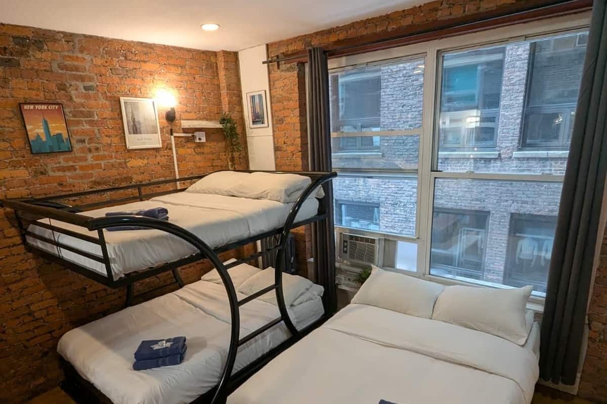 Design Studio | Desk, iron/ironing board, free WiFi