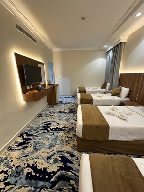 Quadruple Room, City View | In-room safe, blackout drapes, free WiFi - Abeer Al Azizia Hotel (Makkah)