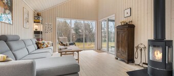 Beautiful home in Fårevejle with WiFi