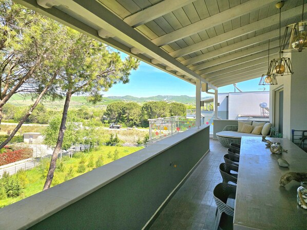 Outdoor dining - Perla Modern Penthouse 217 (Gjiri Lalzit)
