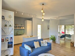 TV - Perla Modern Penthouse 217 (Gjiri Lalzit)