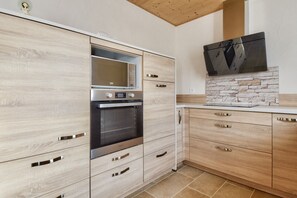 Frigorifero, microonde, forno, lavastoviglie