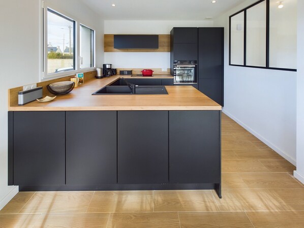 Køleskab, mikrobølgeovn, ovn, opvaskemaskine