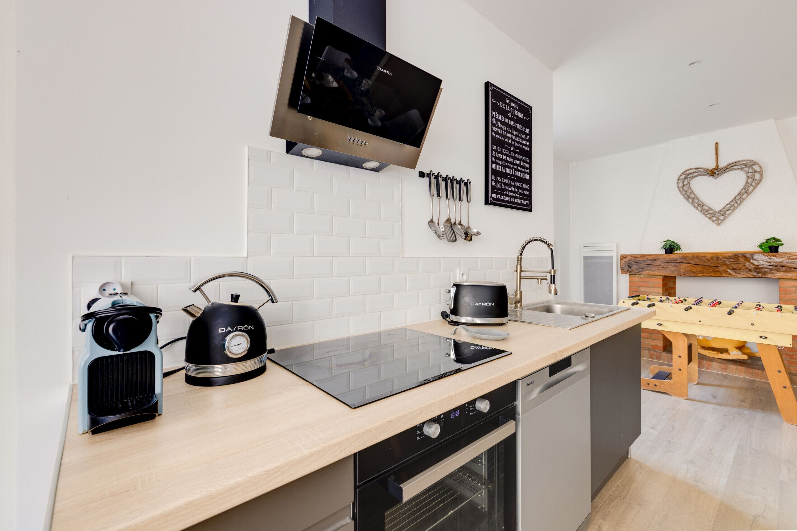 Réfrigérateur, micro-ondes, four, lave-vaisselle