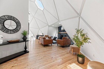 Dome Manor / 2 Game Rooms + Hot tub + Pool